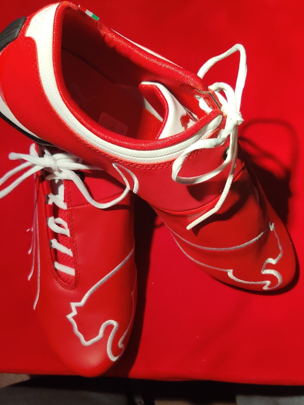 Puma Ferrari Mens 10.5 Red & White Lace Up Shoes New Flawless Condition